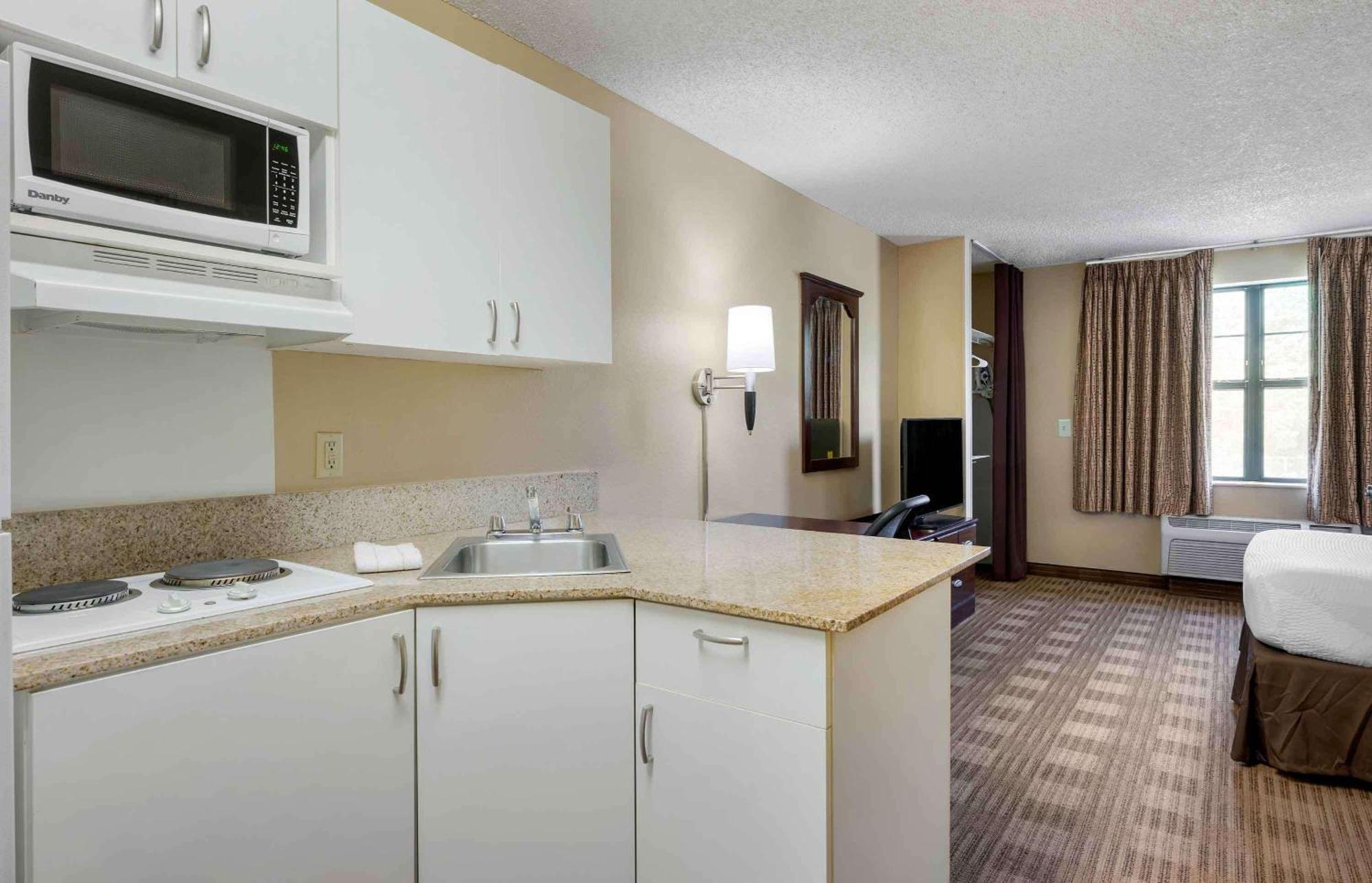 Extended Stay America Suites - Santa Barbara - Calle Real Goleta Buitenkant foto