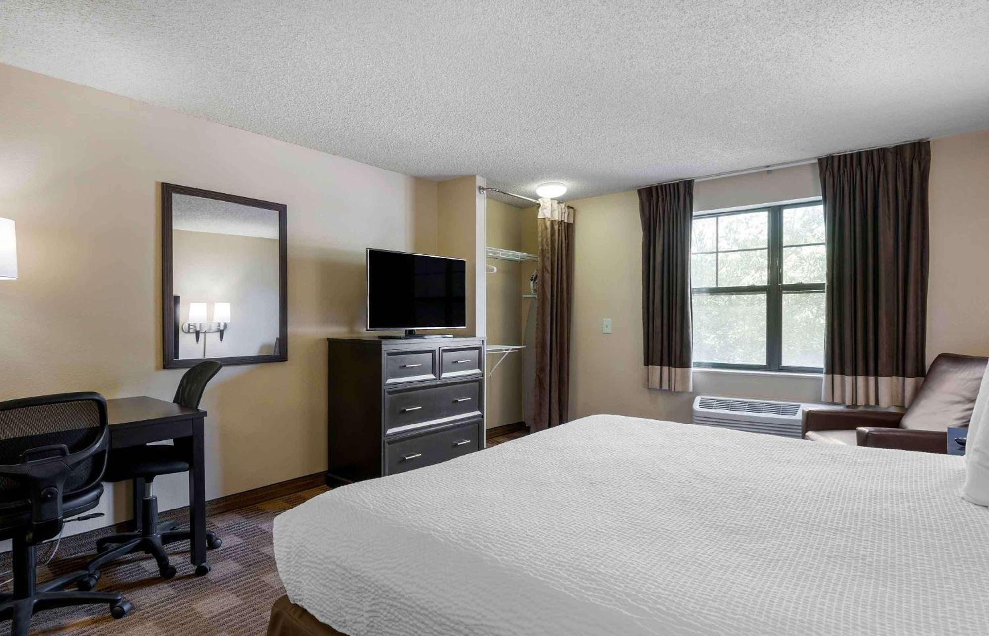 Extended Stay America Suites - Santa Barbara - Calle Real Goleta Buitenkant foto